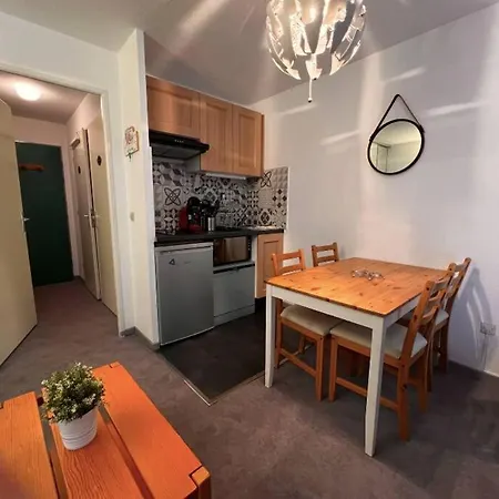 Modern At The Foot Of The Slopes Apartment
